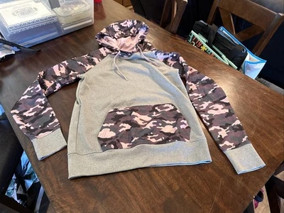 Sudadera con capucha para mujer Empyre rosa camuflada gris talla mediana  Foto 1 de 4