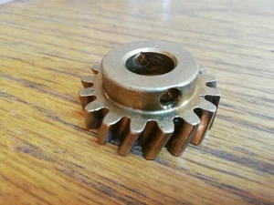 Briggs & Stratton OEM Part 690516 Drive Gear - Picture 1 of 1