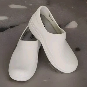 Crocs Neria Pro II Dual Comfort Slip On Clogs Shoes White Women Sz 7 Nurse Vet - Picture 1 of 10