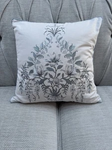 Laura Ashley Embroidered Cushion 45x45 Cm New - Picture 1 of 5