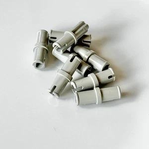 8 x Lego 3673 Technic Pin without Friction Ridges Old Light Grey Vintage - Picture 1 of 3