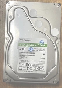 Disco duro interno SATA de 3,5" para vigilancia Toshiba 4 TB S300 256 MB de caché - Imagen 1 de 3