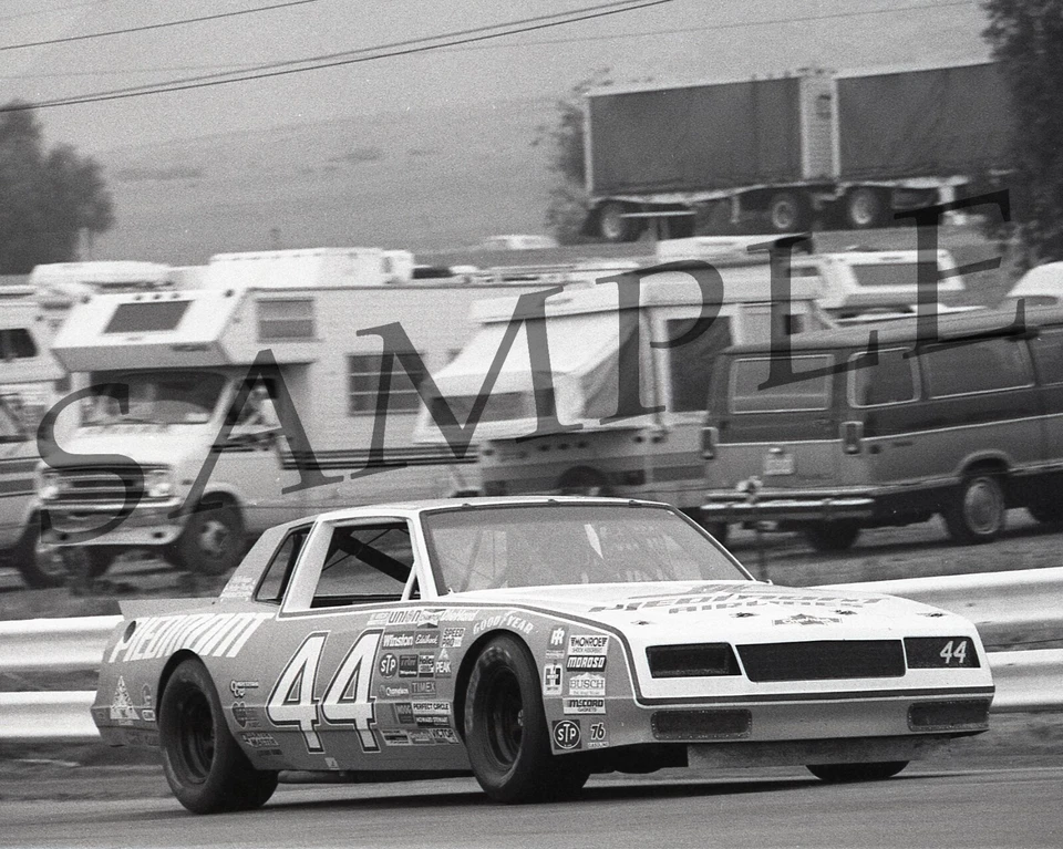 Foto brillante de Terry Labonte 1984 #44 Piamonte en Riverside Raceway 8x10 #K3 Foto 1 de 1