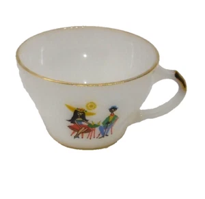 Vintage Fire-King Milchglas Tasse mit Goldrand & Retro Strandszene Design - Bild 1 von 3