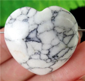 Agujeros de altura de corazón de amor howlita blanca natural 30x29x11 mm HL82037 - Imagen 1 de 1