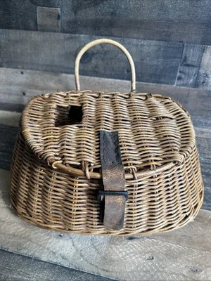 Cesta creel de pesca con mosca tejida vintage  Foto 1 de 4