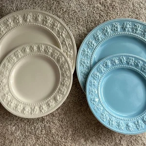 Wedgwood Festteller 4er Set elfenbein blau 21 cm 27 cm Blumenstrauß rund neu unbenutzt - Bild 1 von 12