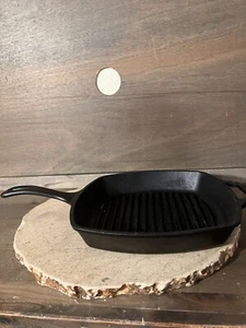Lodge USA Cast Iron Grill Skillet 10.5” Square Griddle 8SGP - Picture 1 of 9
