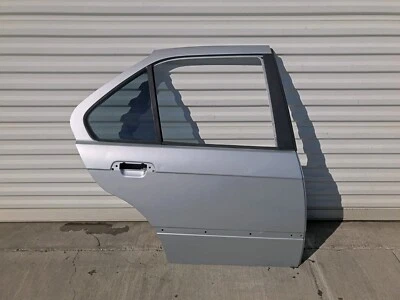 94-99 BMW E36 318I 328I M3 SEDÁN PUERTA TRASERA DERECHA CARCASA PLATA ÁRTICA Foto 1 de 4
