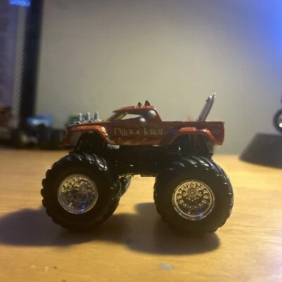 pillage idiot monster truck 1:64 - Image 1 of 3