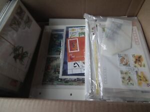 World - approx 4 kg - Album pages - clearout - glory box - sorting lot.