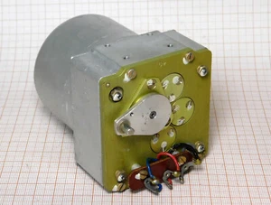Modul with gear and electric motor to tuning the radio [47] - Zdjęcie 1 z 11