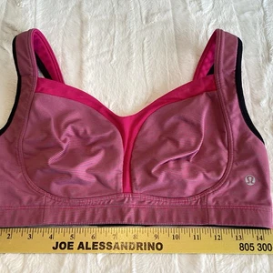 Lululemon Damengröße 36 D Ta Ta Tamer rosa kleine Streifen Netzdetail Sport-BH - Bild 1 von 6