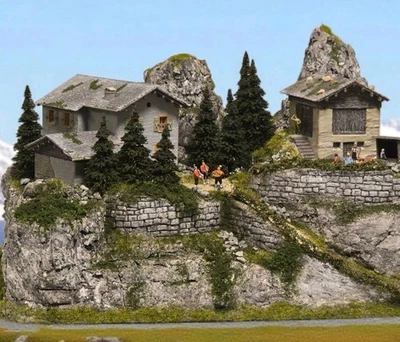 Diorama H0/1:87 schweizer Bergdorf Alpendorf Granit Felsen begrünt#patiniert - Bild 1 von 4