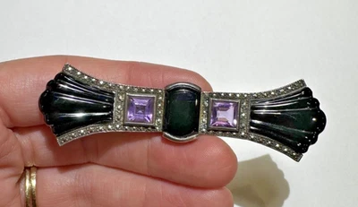 Art Déco Fiocco Intagliato Nero Onice Ametista Viola Marcasite Argento Spilla - Immagine 1 di 4
