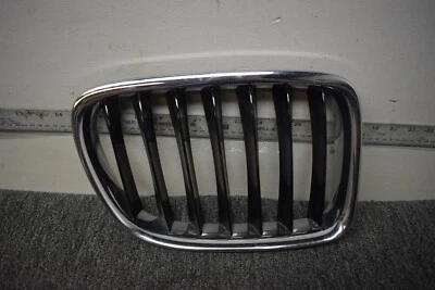 BMW X1 2010-2012 PARRILLA DELANTERA DERECHA FÁBRICA OEM Foto 1 de 4