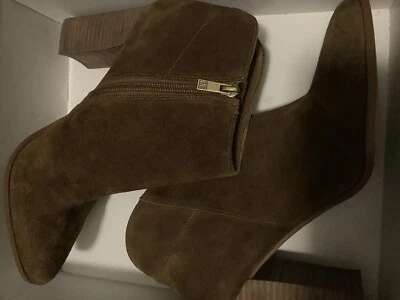 Botines talladores Ivanka Trump para mujer de tacón ancho talla US 8,5 marrón claro gamuza Foto 1 de 4