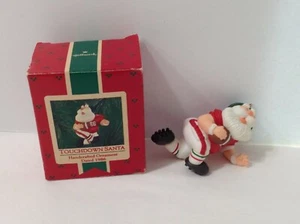 ¡¡NUEVO!! Hallmark "Touchdown Santa" Ornamento 1986 - Imagen 1 de 4