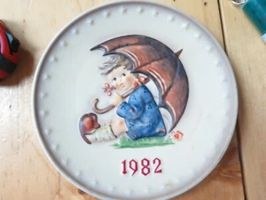 Vintage, M J Hummel Miniature Plate, Umbrella Girl 1982, #275 7 1/2" - Picture 1 of 7