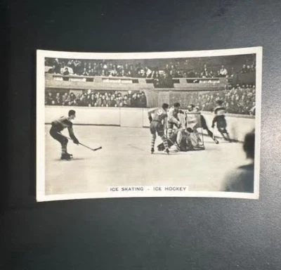 1935 Pattreiouex Sporting Events & Stars Card # 31 Ice Hockey (EX/NM) - Image 1 of 2