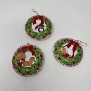 Vintage 3er Set runde Weihnachten Tiere Stickerei 3 Ornamente Pinguin Maus - Bild 1 von 2
