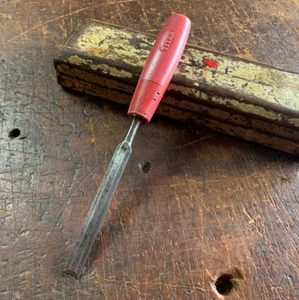 Vintage Titan 1/2" Bevel Edge Chisel. Pink Resin Handle. Made in Australia. Nice - Picture 1 of 11