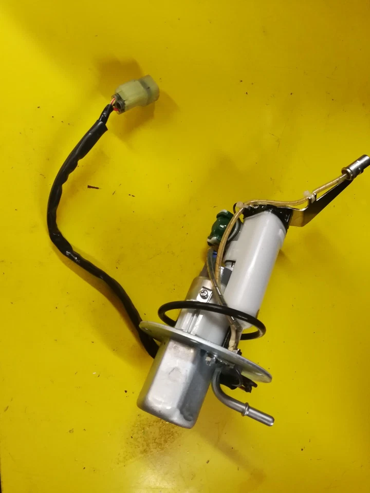 490400740 POMPA BENZINA KAWASAKI NINJA H2 2016 766 KM Foto 1 de 4