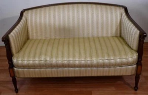 1980s Hickory English Sheraton Mahogany banded satinwood spring-seat loveseat - Picture 1 of 16