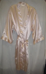 MISS TO MRS MORGENMANTEL GRÖSSE 2XL PFIRSICH SATIN POLYESTERMISCHUNG BOX01 - Bild 1 von 10