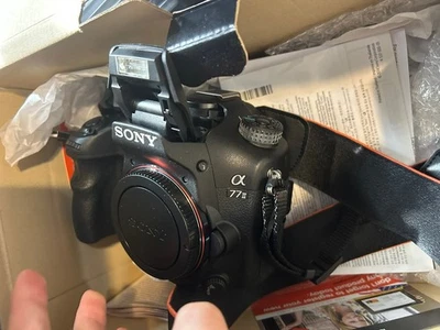Nie benutzte Sony A77ii DSLT Kamera mit 16-50 mm F/2.8 SSM Objektiv - Schwarz - Bild 1 von 4