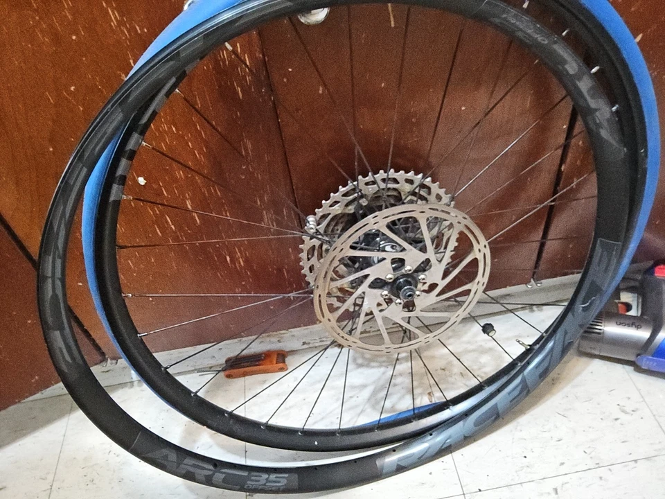 Rueda delantera completa Mtb 29er QR 35mm 4.5mm llanta desplazada Raceface PremiumAlu 100x9 Foto 1 de 1