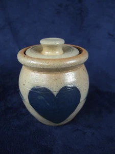 Vintage 1986 Rowe Pottery Crock/Pot w/Lid Salt Glaze Stoneware Blue Heart 4.75" - Picture 1 of 8