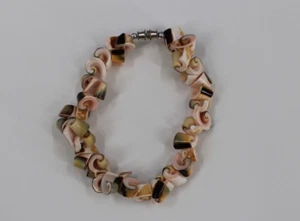 Hawaiian Sea Shell Bracelet Swirly Twisty Turny Shiny Glossy Approx 9 in NWOT - Picture 1 of 3