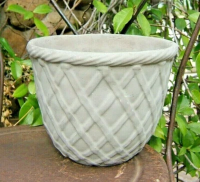 VINTAGE LATTICE FLOWERPOT Cement Concrete Garden Patio Container Planter Pot - Image 1 of 4