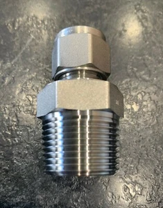 12MM OD X 3/4" NPT  MALE SWAGELOK SS-12M0-1-12 COUPLING STAINLESS STEEL 316 - Picture 1 of 2