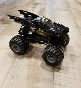 Hot Wheels Monster Jam Batmobile #10 1:24 Diecast Truck Rare - Picture 1 of 2