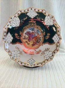 ANTICO PIATTO DECORATIVO LIMOGE DIPINTO A MANO DORATO VERDE E BIANCO BORDI SMERLATI - Foto 1 di 12