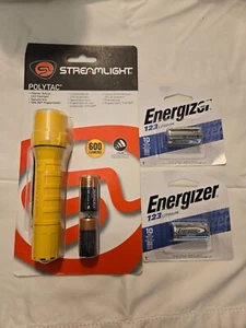 Streamlight PolyTac 600 Lumens Flashlight with 2 extra, free, CR123A batteries - Picture 1 of 3