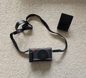 Leica X1 Camera - Great camera in working condition! - Picture 1 of 7