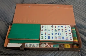 Vintage Mahjong Chinese Set Green/White Two Tone Tiles Carry Case 152 Tiles - Picture 1 of 12