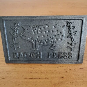Prensa de tocino de hierro fundido Norpro vintage 4"x 7" con cerdo y relieve floral A201 - Imagen 1 de 6