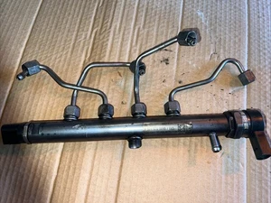 Binario iniezione carburante Mercedes W213 654 2016-2022 / 2.0L Diesel / A6540700095 - Foto 1 di 5
