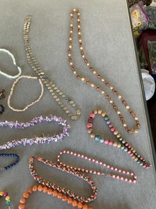 Vintage Lot Of 28 pc Costume Jewelry necklaces - Picture 1 of 8