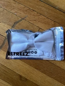 Neu im Karton Elegance Retreez Herren einfarbig weiß strukturiert/gestreifte Fliege, 5 Zoll, neuwertig - Bild 1 von 1