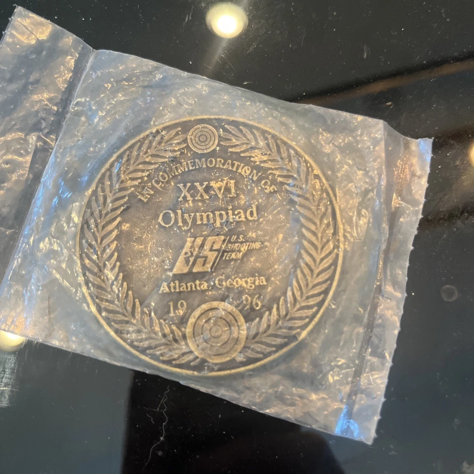 Medalla Olímpica XXVIAtlanta 1996 Equipo de Tiro de Estados Unidos Medalla Conmemorativa. Paquete precintado. Foto 1 de 2