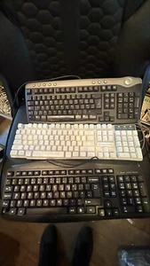JOBLOT BUNDLE X 3 CHUNKY CHERRY USB KEYBOARDS US ENGLISH $ STURDY branded - Picture 1 of 1