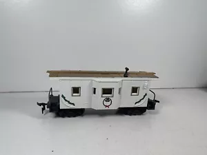 Model Power HO Christmas Caboose Seasons Greetings Merry Holiday Train Car 168 - Picture 1 of 9