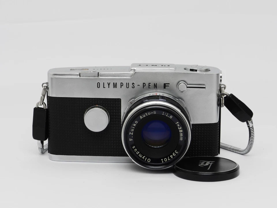 Olympus Pen FT Halbformatkamera mit 38 mm f/1,8 Objektiv - Bild 1 von 4