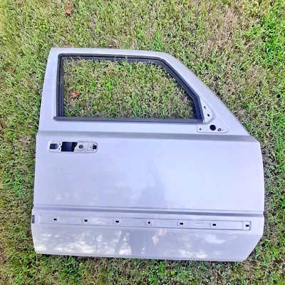 Carcasa de puerta delantera derecha Jeep Commander OEM Mopar camioneta local solamente Foto 1 de 4