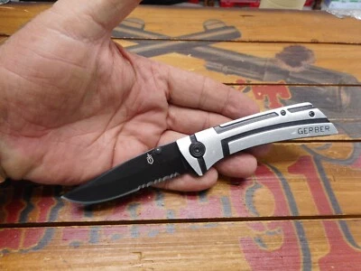 Gerber Traverse Pocket Knife Liner Lock Combo Edge Blade - Image 1 of 4